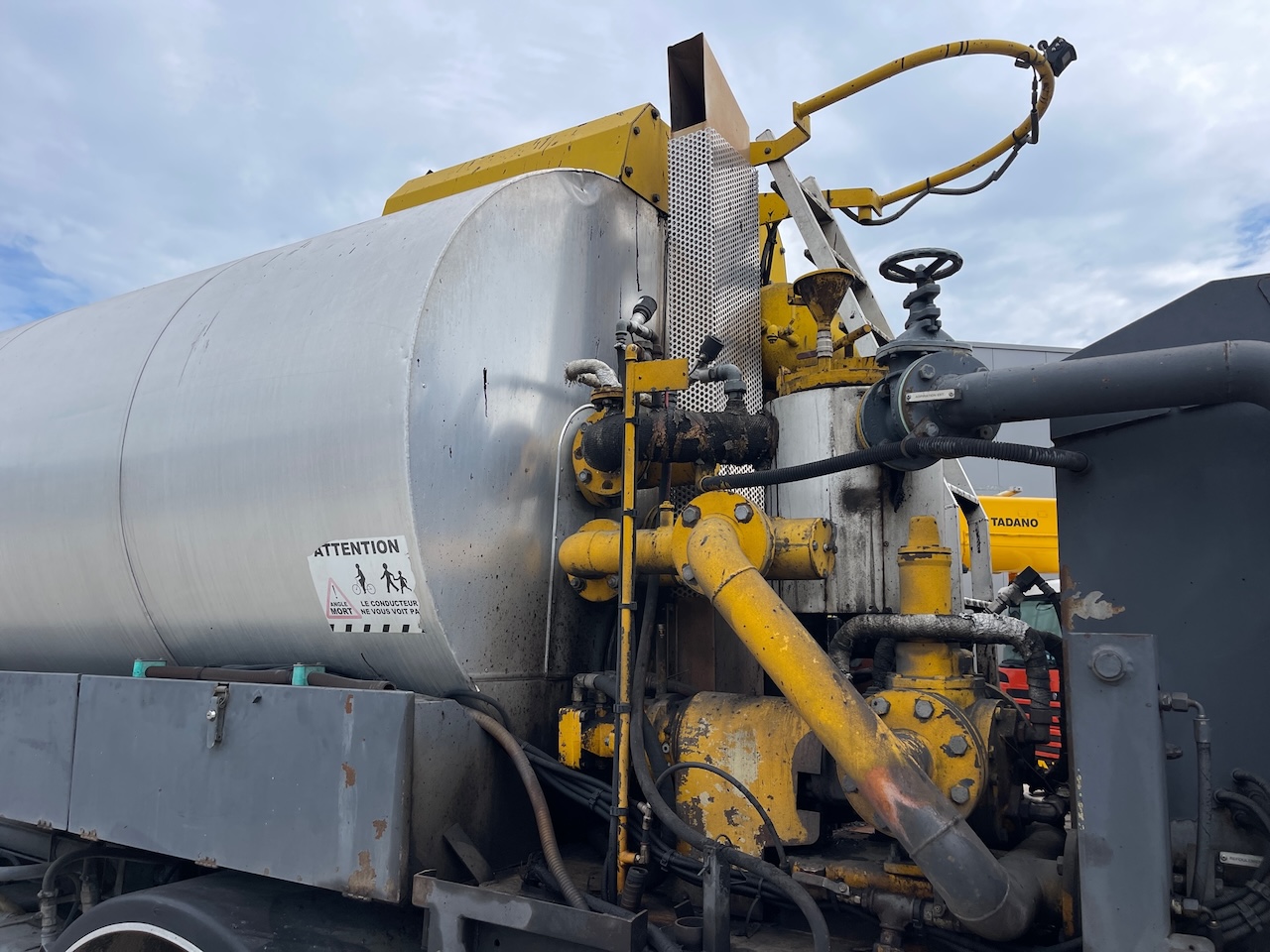 Renault Premium Bitumen Sprayer Acmar 7500 liter