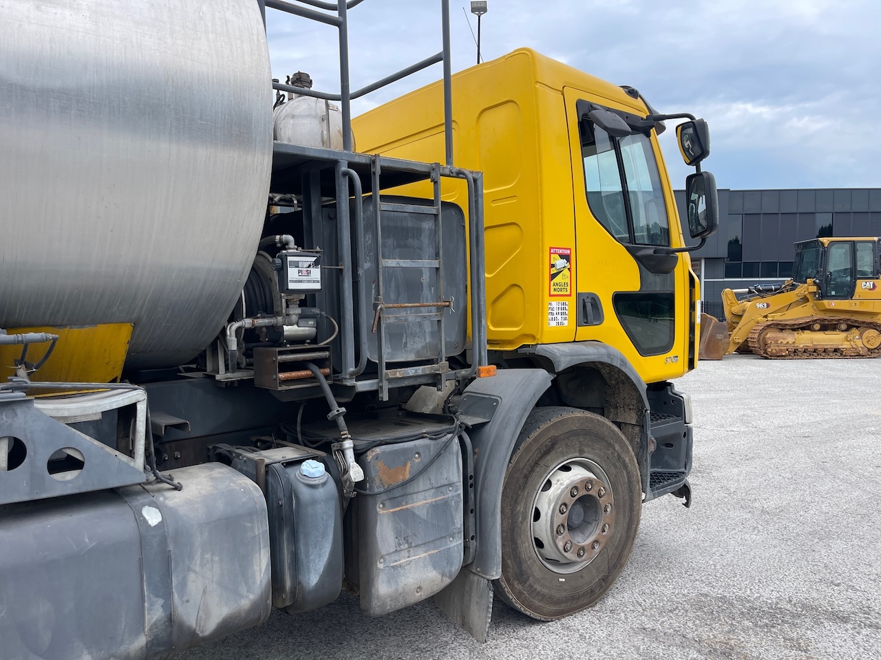 Renault Premium Bitumen Sprayer Acmar 7500 liter