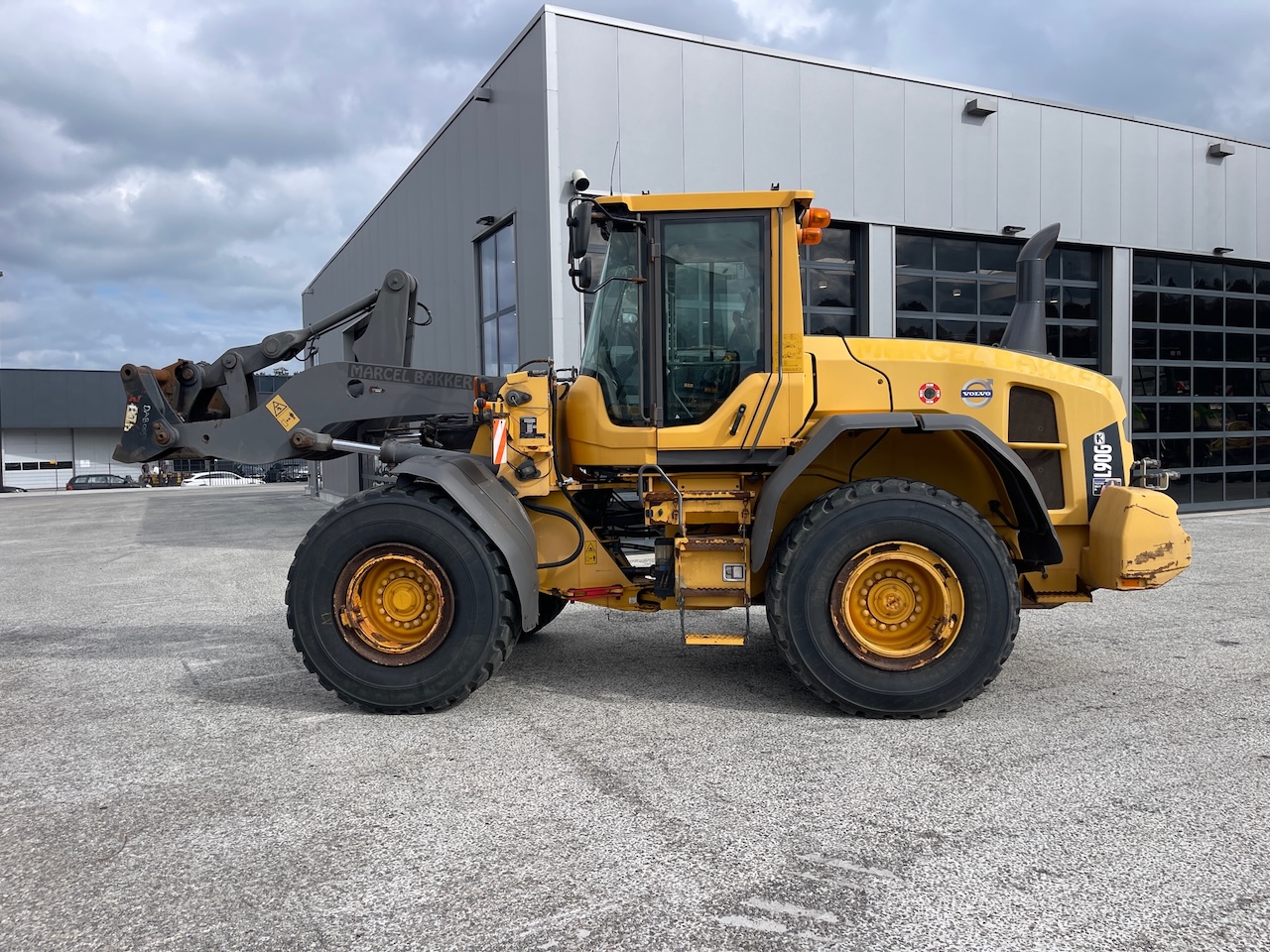 Volvo L90G