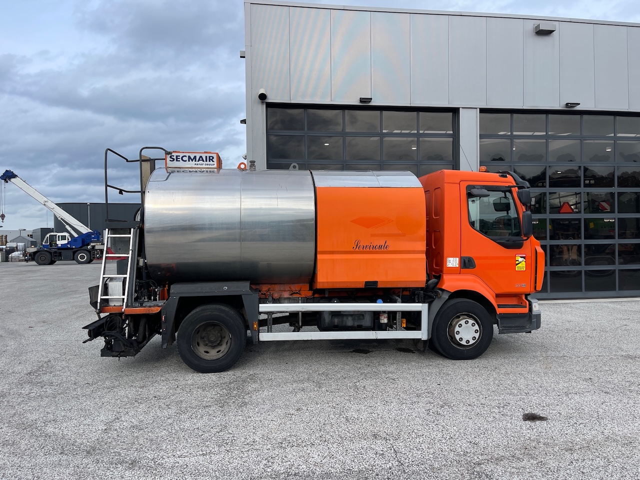 Renault Midlum 270 DXI with Secmair 3000 liter