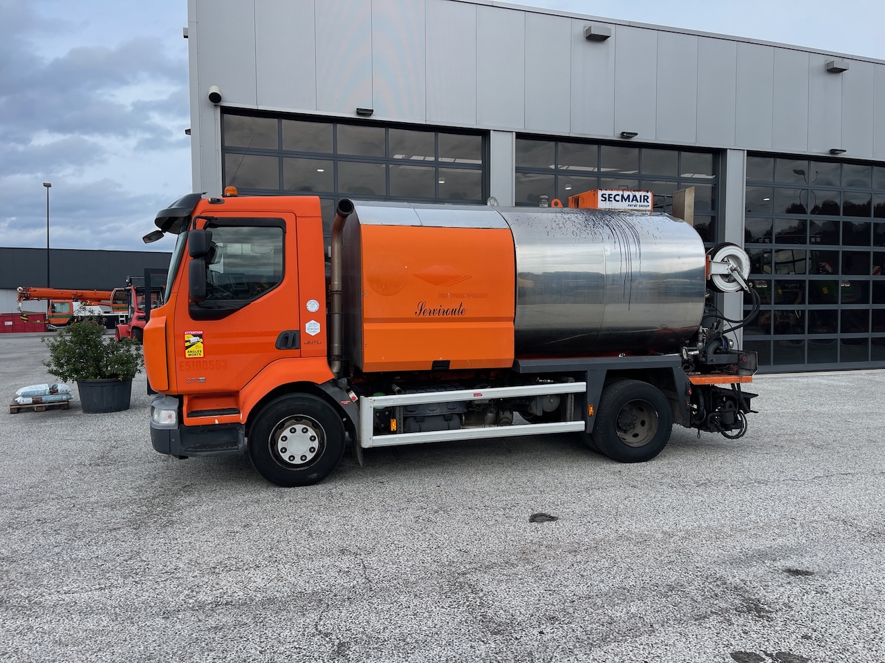 Renault Midlum 270 DXI with Secmair 3000 liter