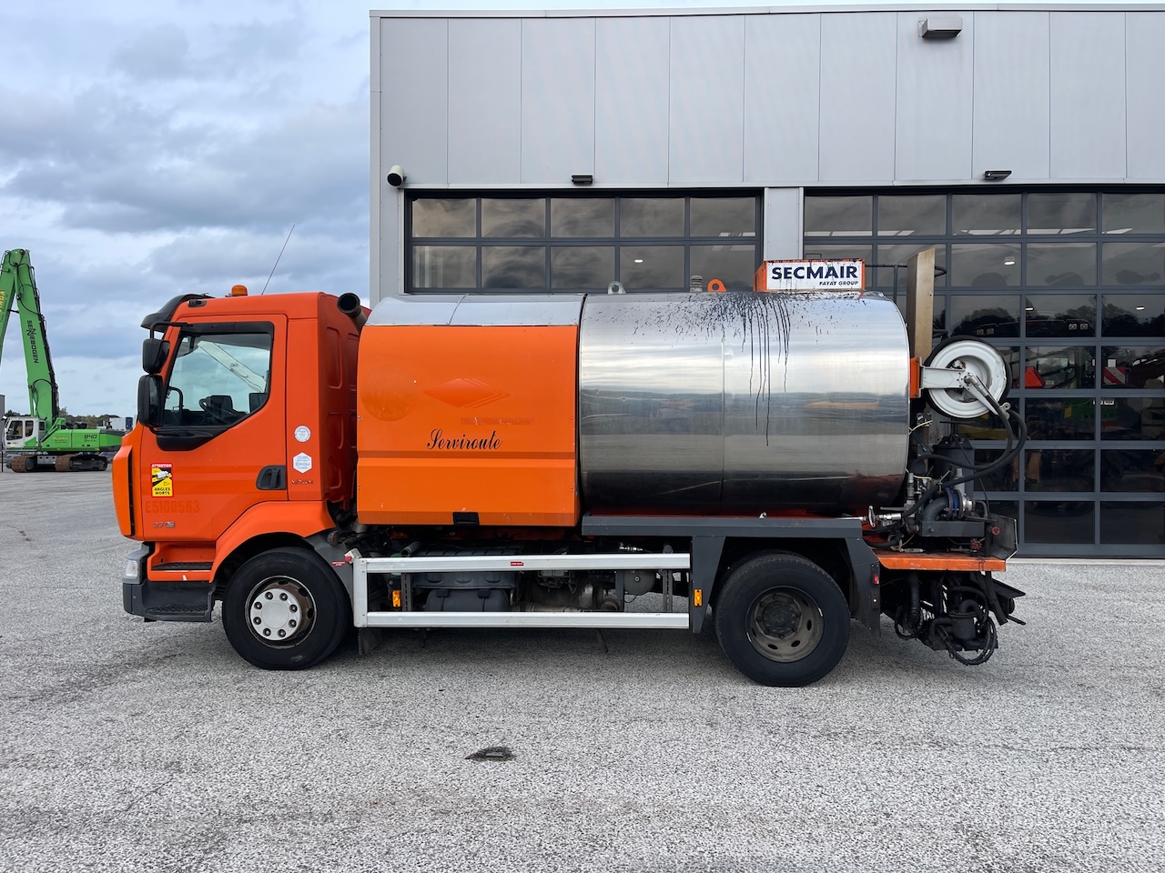 Renault Midlum 270 DXI with Secmair 3000 liter