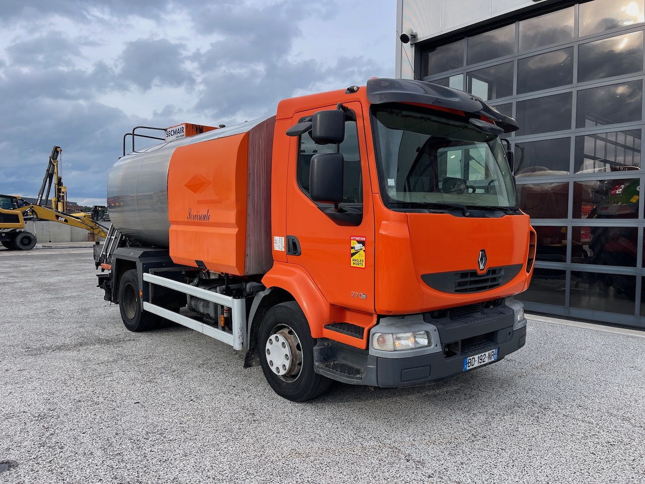 Renault Midlum 270 DXI with Secmair 3000 liter