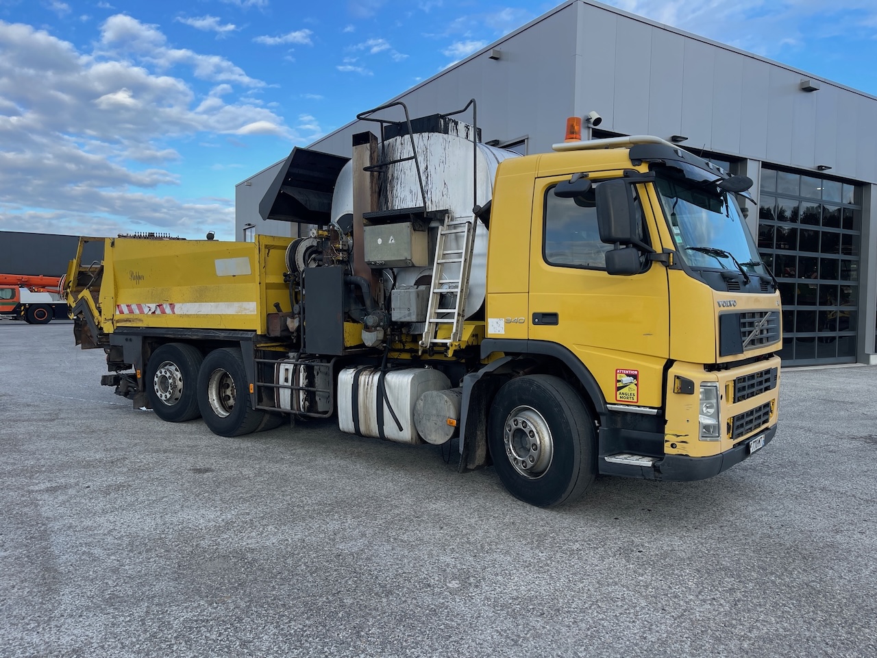 Volvo FM340 Bitumen Sprayer / Splitter