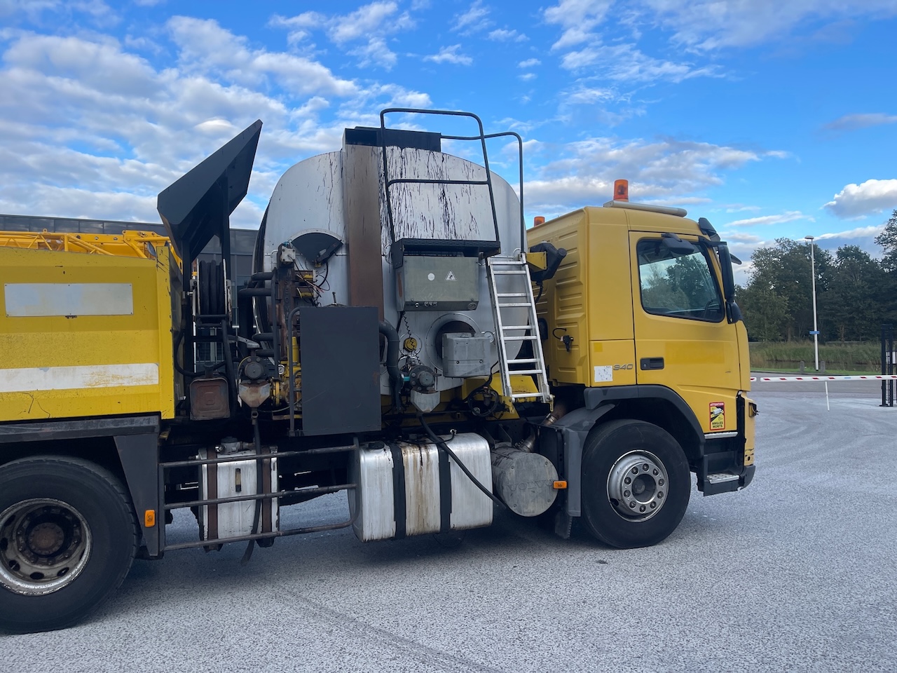 Volvo FM340 Bitumen Sprayer / Splitter