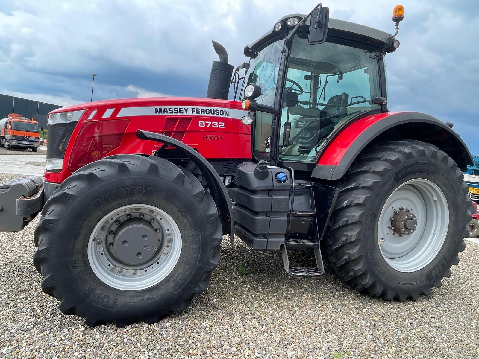 Massey Ferguson 8732 Dyna-VT Tractor met GPS