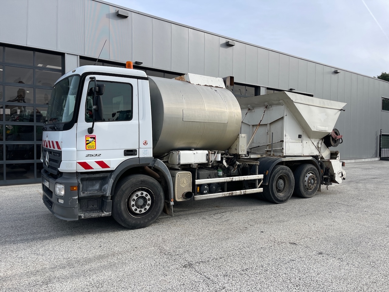 Mercedes Benz Actros 2532 Bitumen/Splitter sprayer