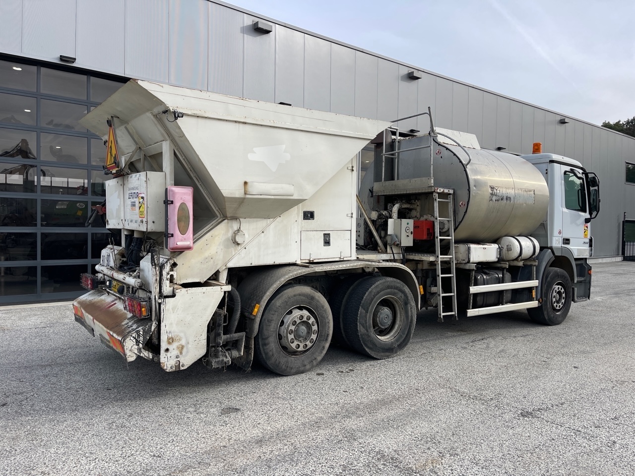 Mercedes Benz Actros 2532 Bitumen/Splitter sprayer