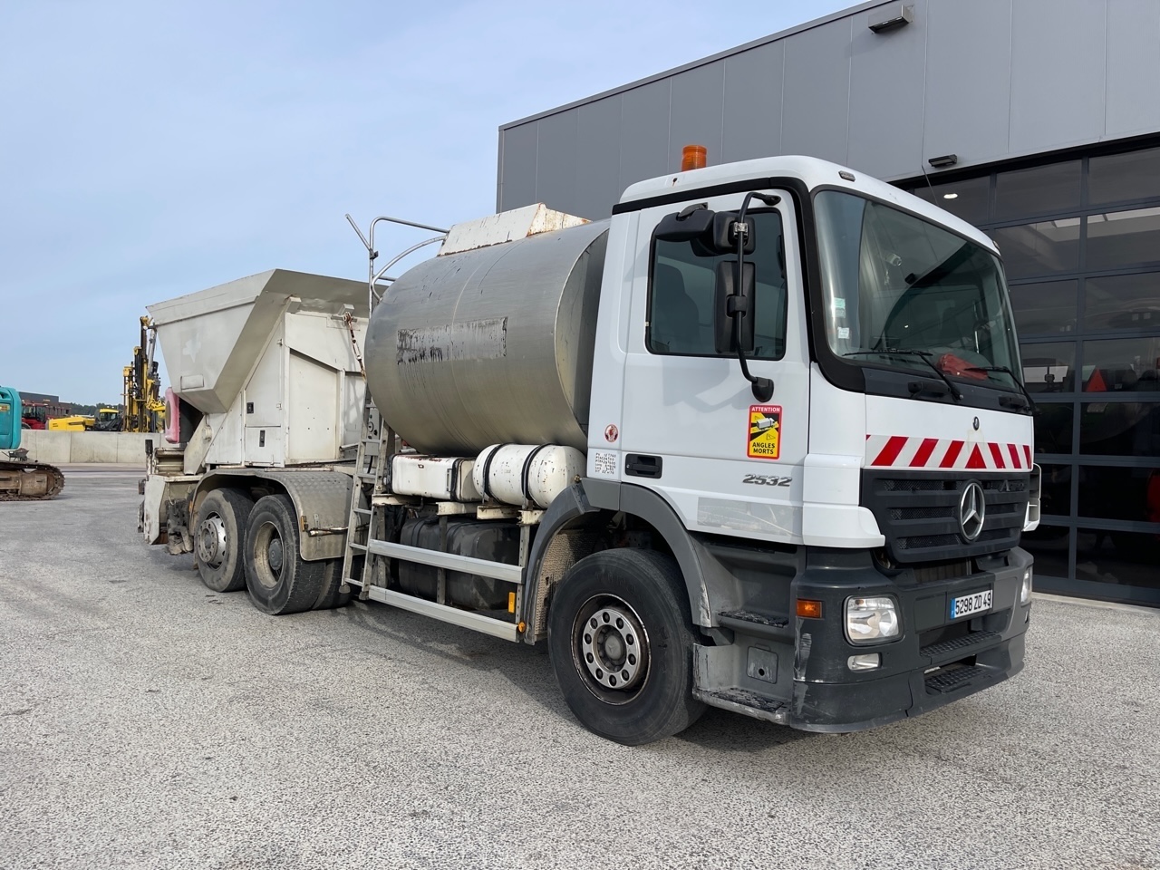 Mercedes Benz Actros 2532 Bitumen/Splitter sprayer