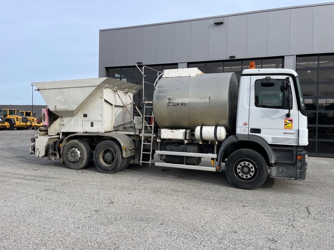 Mercedes Benz Actros 2532 Bitumen/Splitter sprayer