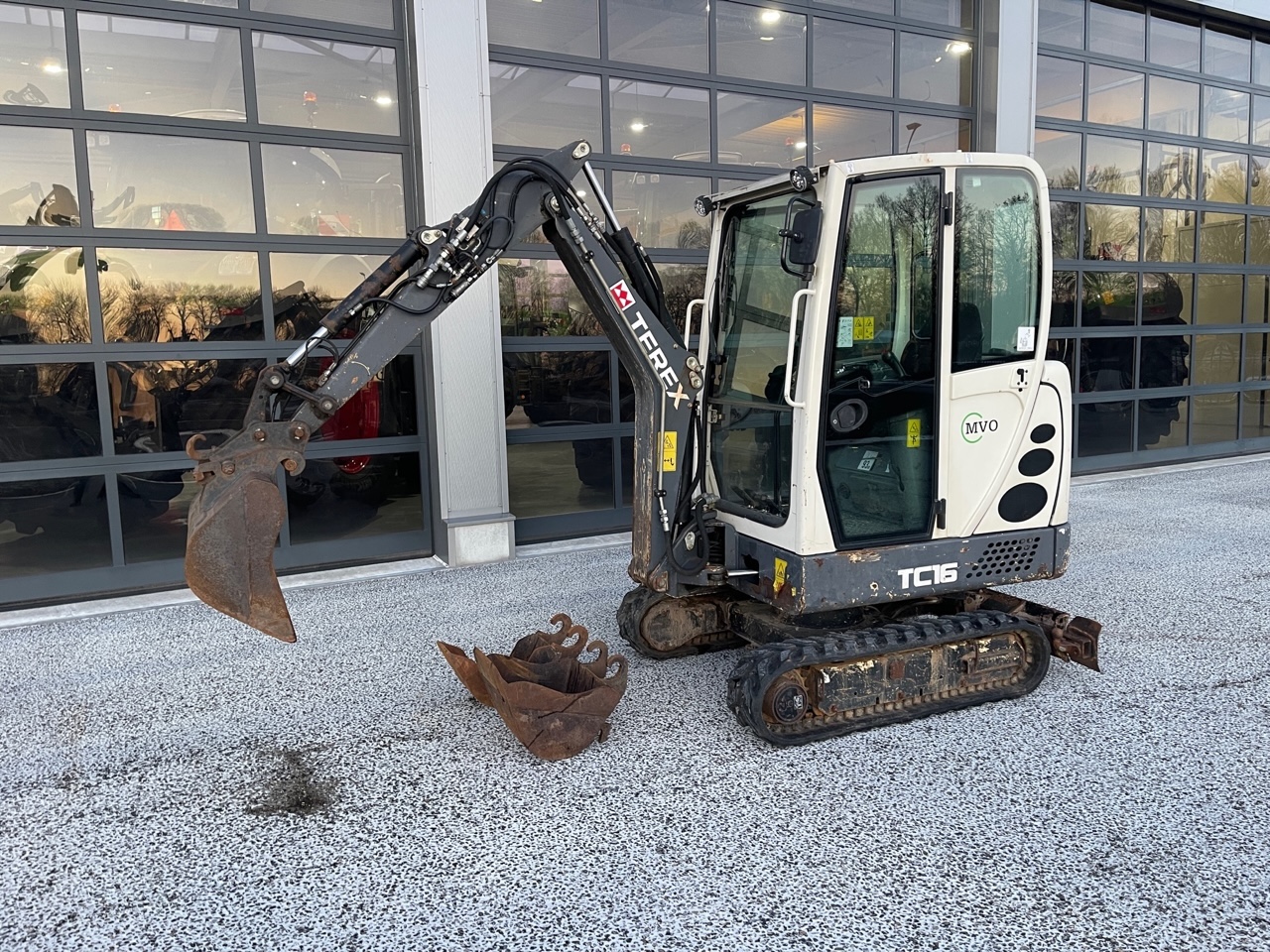 Terex TC16 minigraver met Hydraulische onderwagen