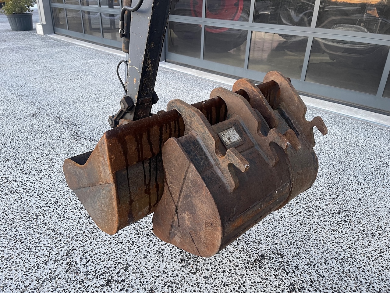 Terex TC16 minigraver met Hydraulische onderwagen