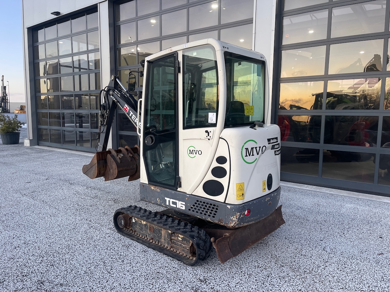 Terex TC16 minigraver met Hydraulische onderwagen