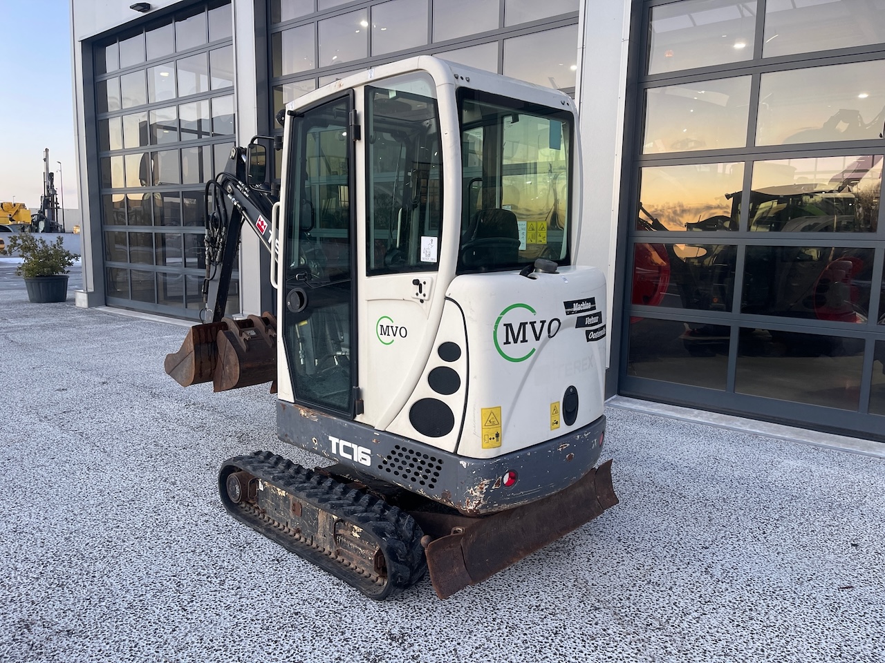 Terex TC16 minigraver met Hydraulische onderwagen