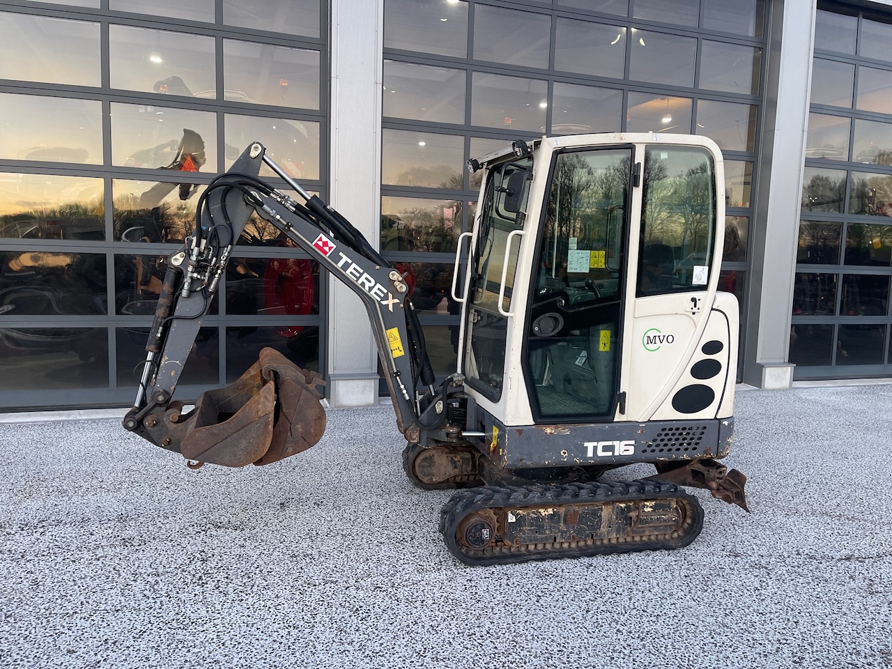 Terex TC16 minigraver met Hydraulische onderwagen