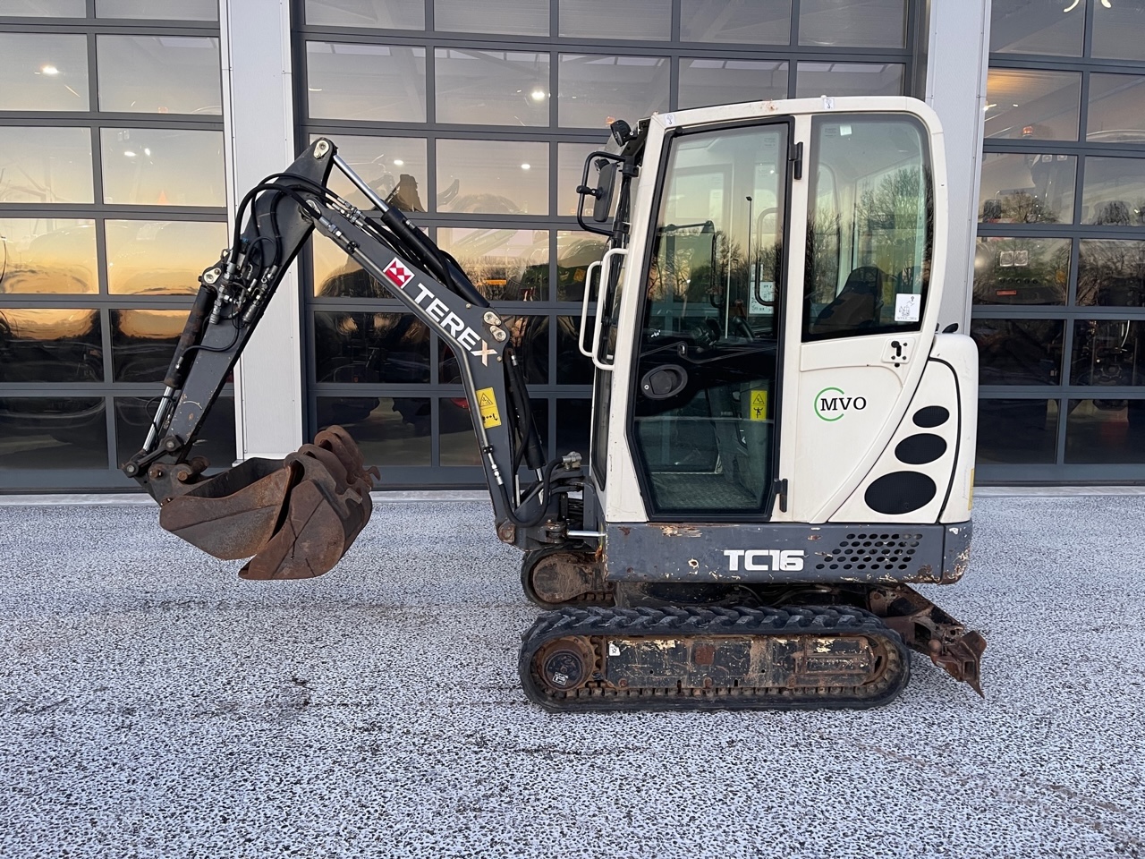 Terex TC16 minigraver met Hydraulische onderwagen