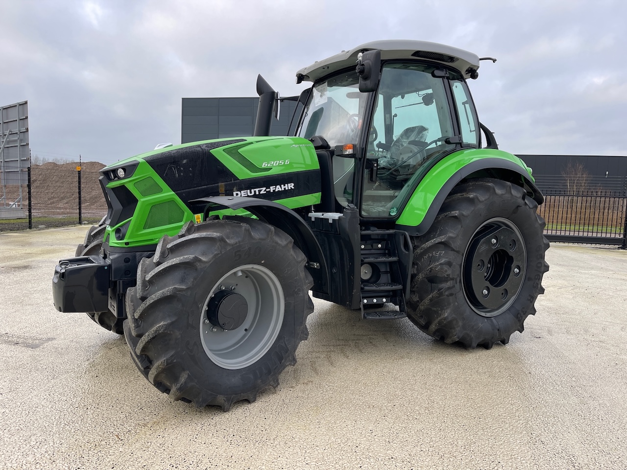 Deutz Fahr Agrotron 6205G picture