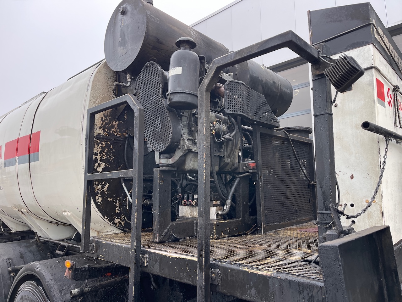 Mercedes Benz Axor 2633 9000ltr Bitumen sprayer