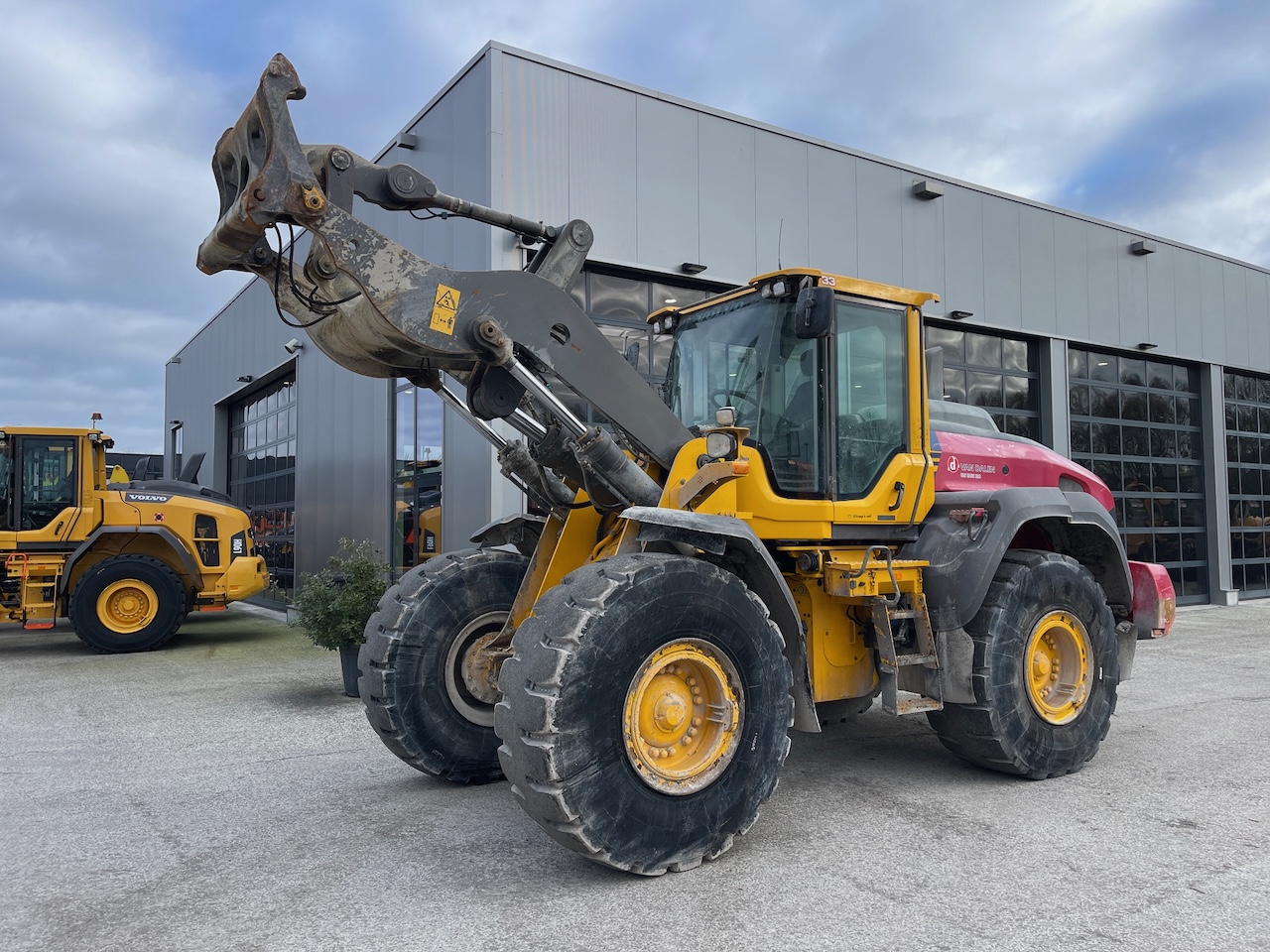 Volvo L110H NL machine picture