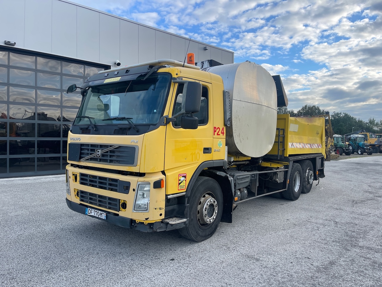 Volvo FM340 Bitumen Sprayer / Splitter