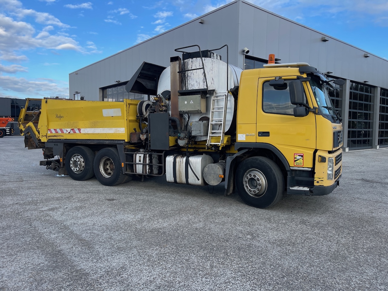 Volvo FM340 Bitumen Sprayer / Splitter