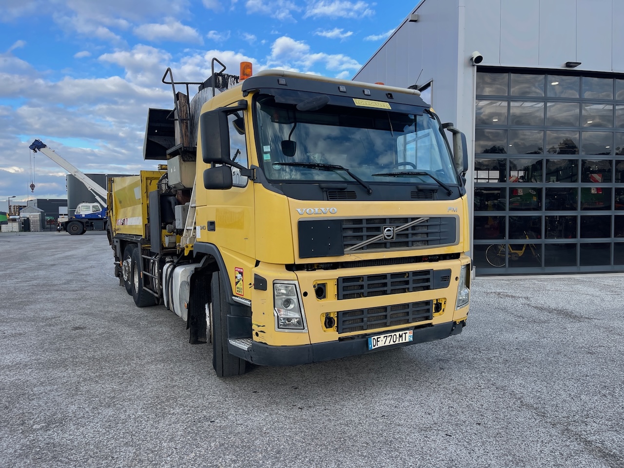 Volvo FM340 Bitumen Sprayer / Splitter