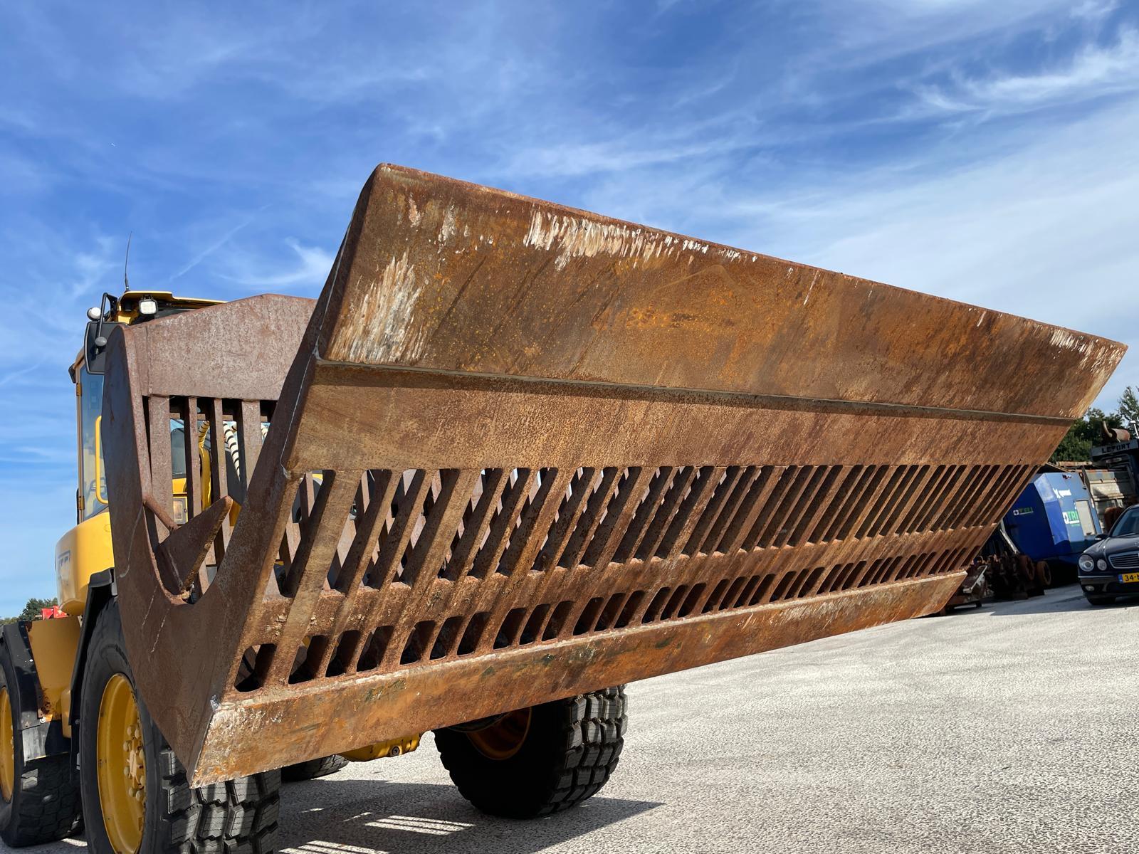 Puinbak 287cm met rijplaat houders Volvo / Lundberg aansl