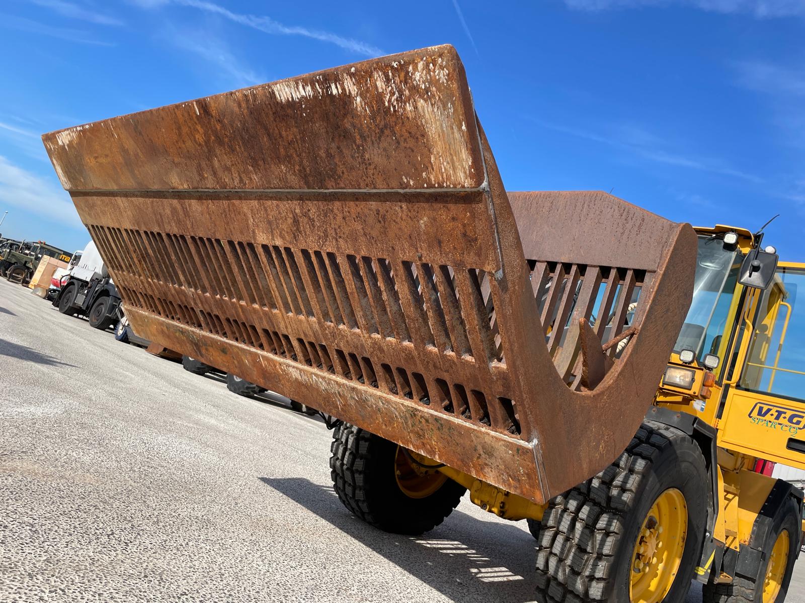 Puinbak 287cm met rijplaat houders Volvo / Lundberg aansl