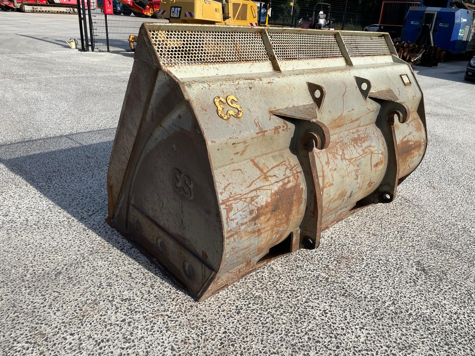 Eurosteel Dichte bak 243cm 2230 ltr Volvo / Lundberg aansl