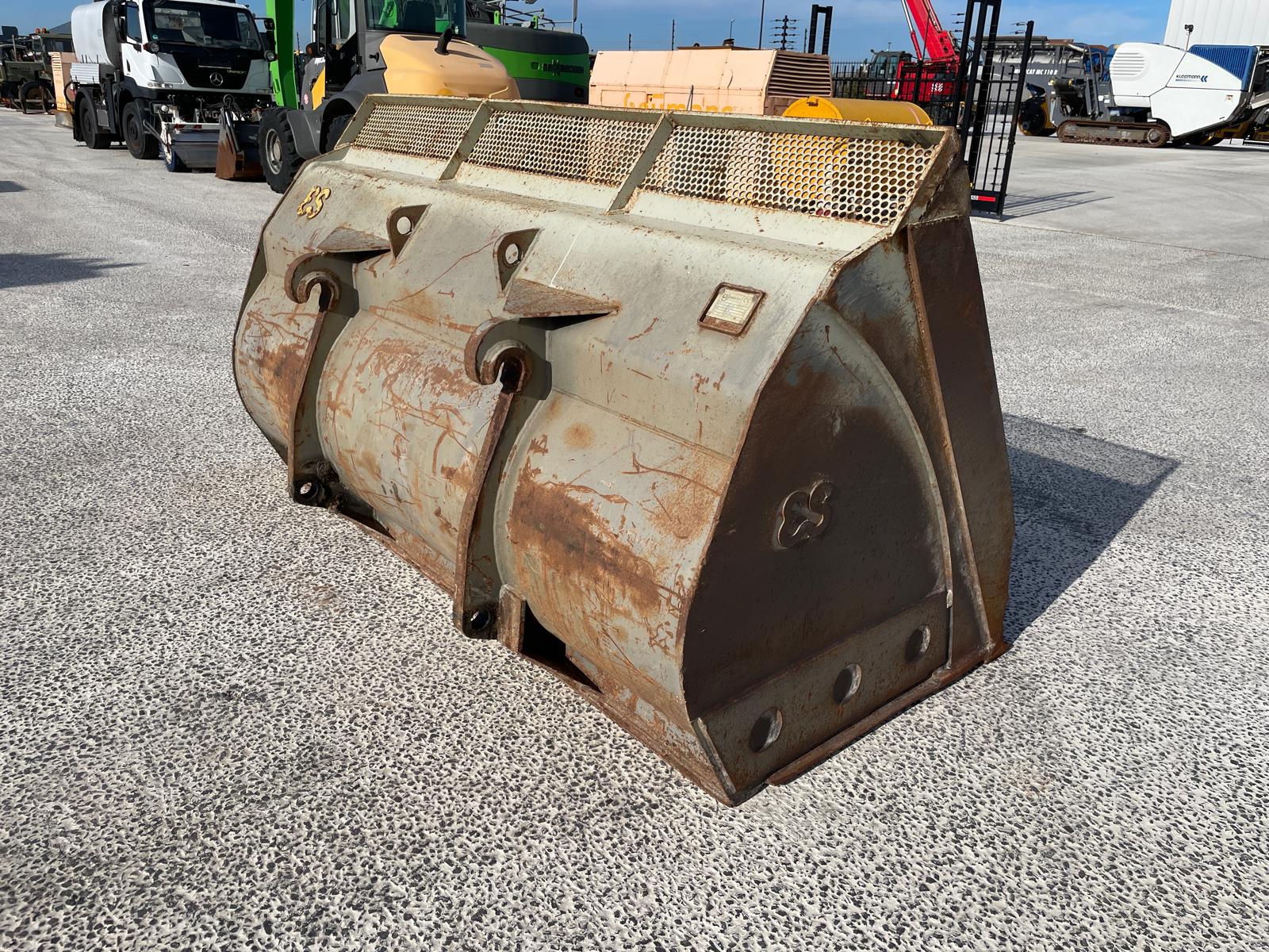 Eurosteel Dichte bak 243cm 2230 ltr Volvo / Lundberg aansl