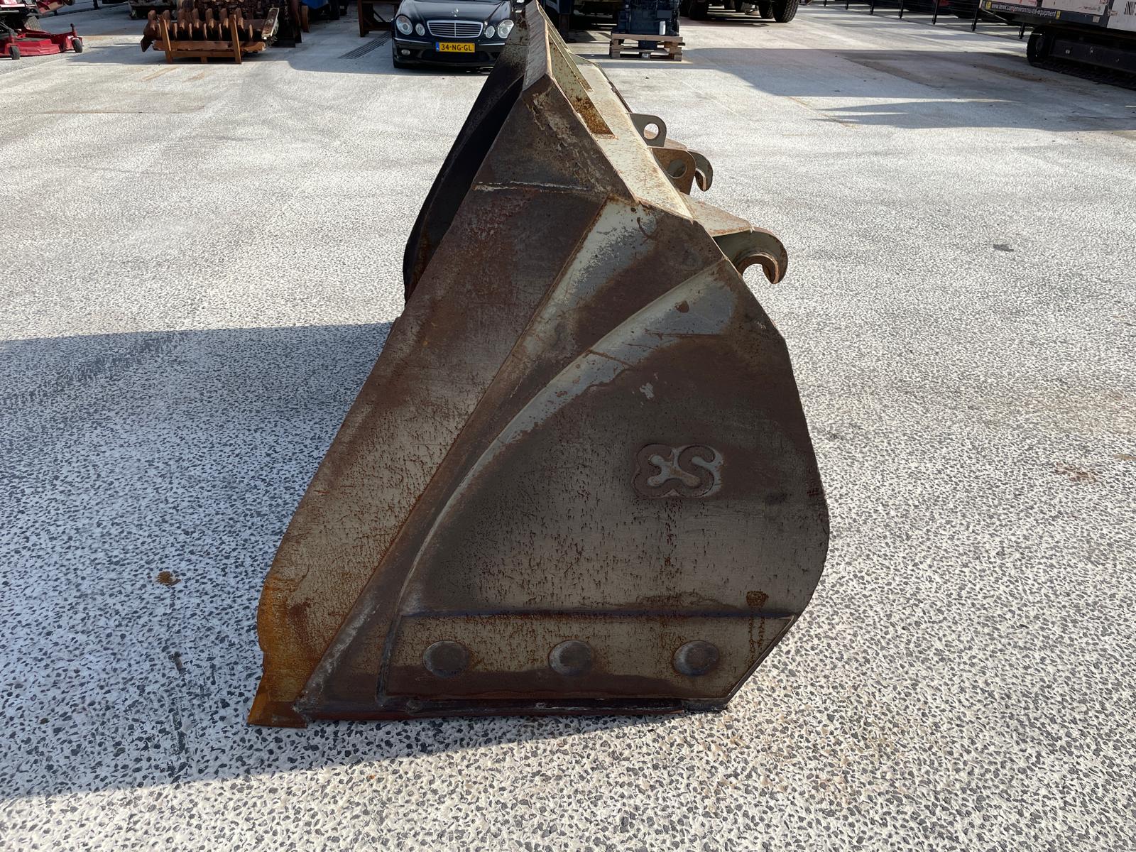 Eurosteel Dichte bak 243cm 2230 ltr Volvo / Lundberg aansl