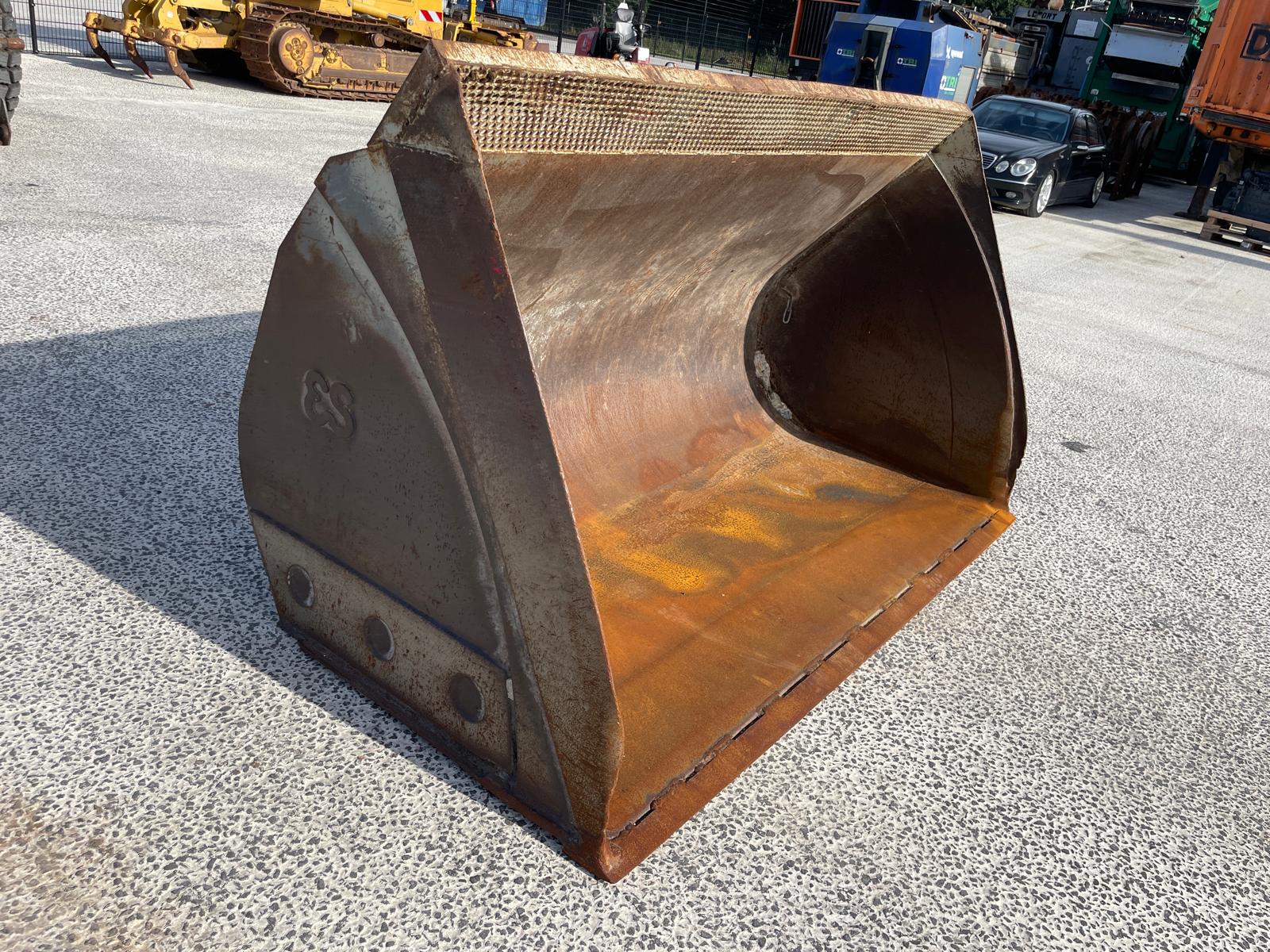 Eurosteel Dichte bak 243cm 2230 ltr Volvo / Lundberg aansl