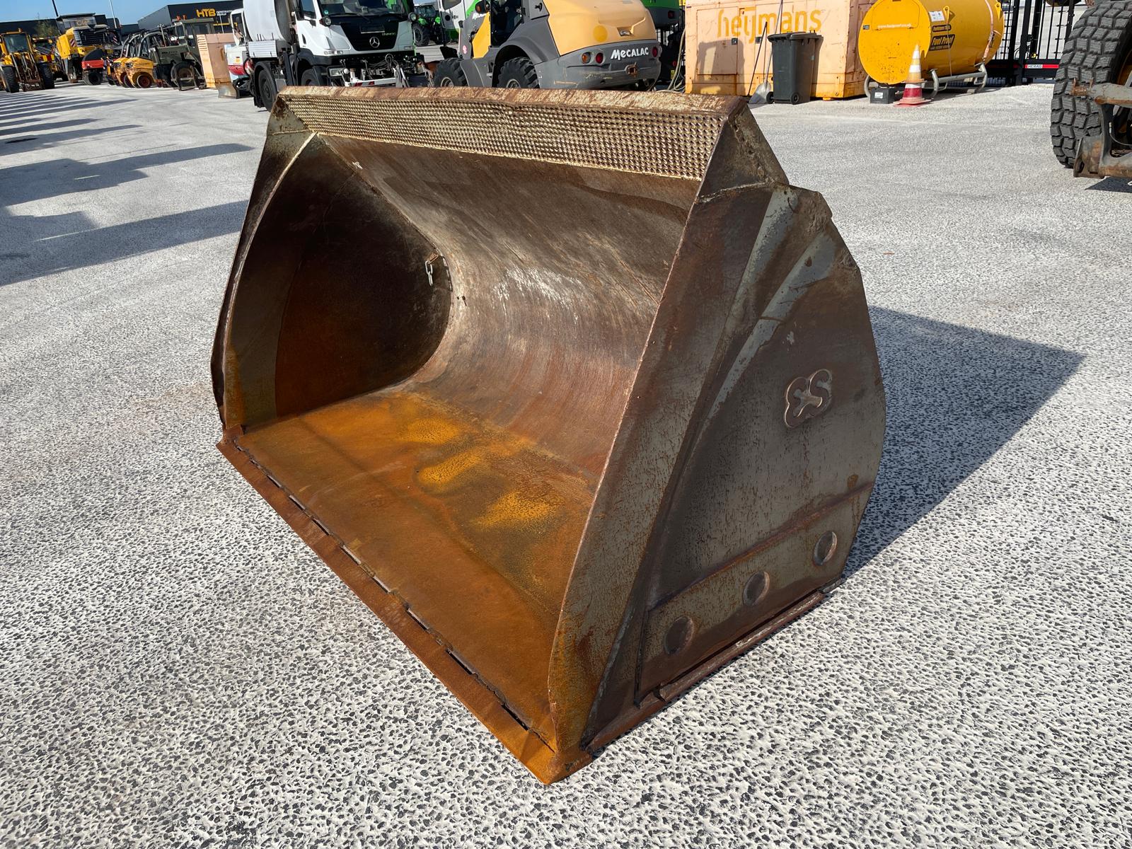 Eurosteel Dichte bak 243cm 2230 ltr Volvo / Lundberg aansl