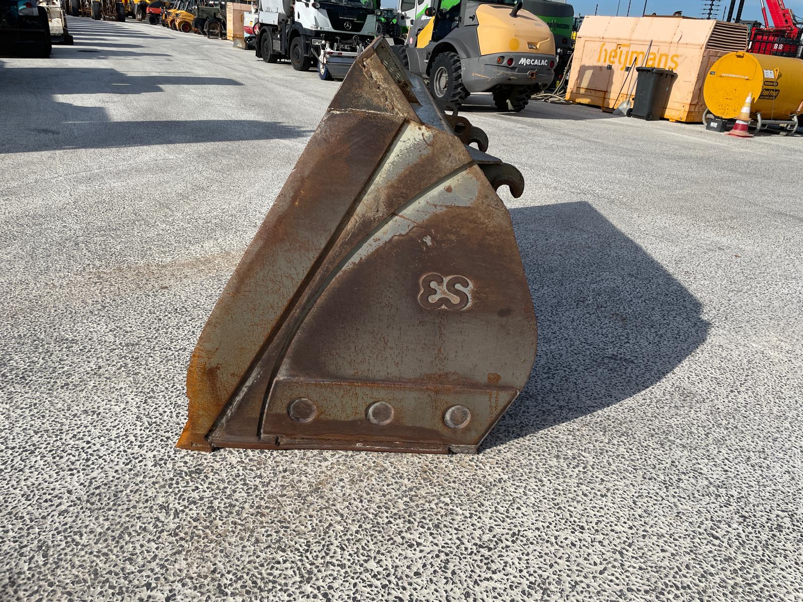 Eurosteel Dichte bak 243cm 2230 ltr Volvo / Lundberg aansl