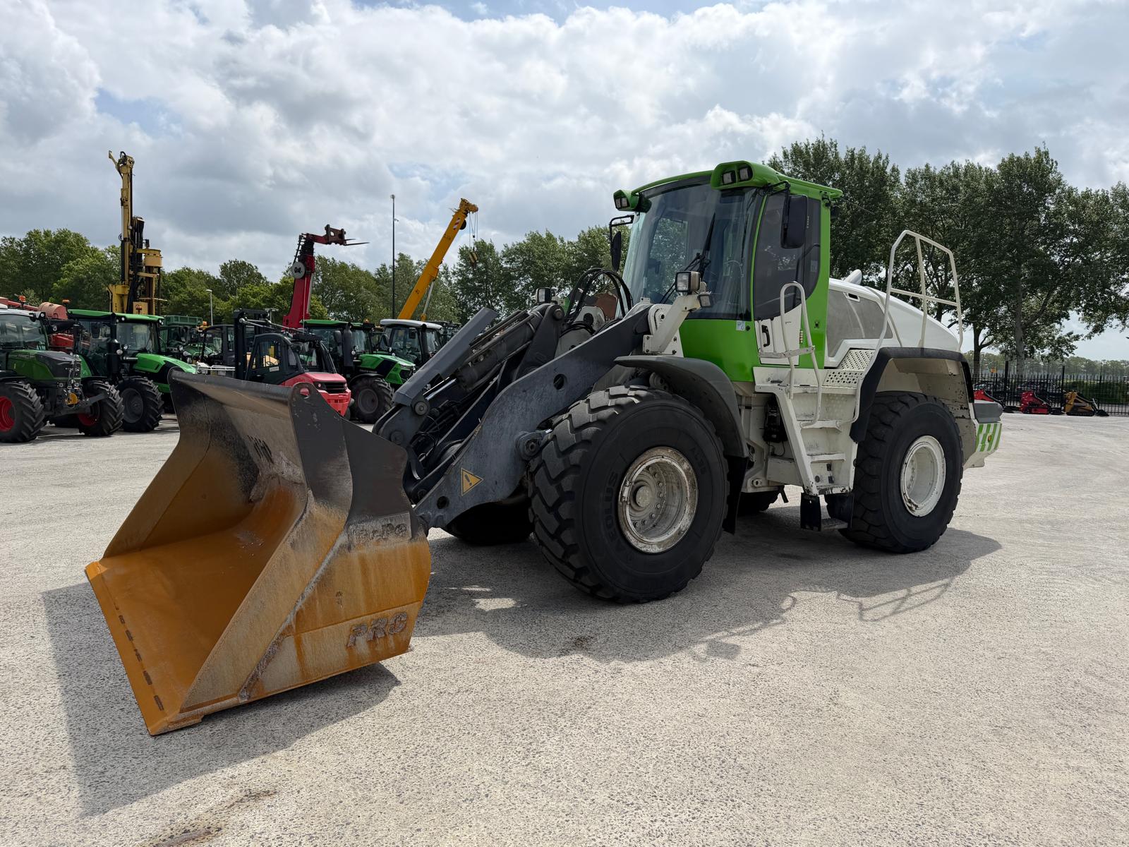 Liebherr L556 2 plus 2 2013