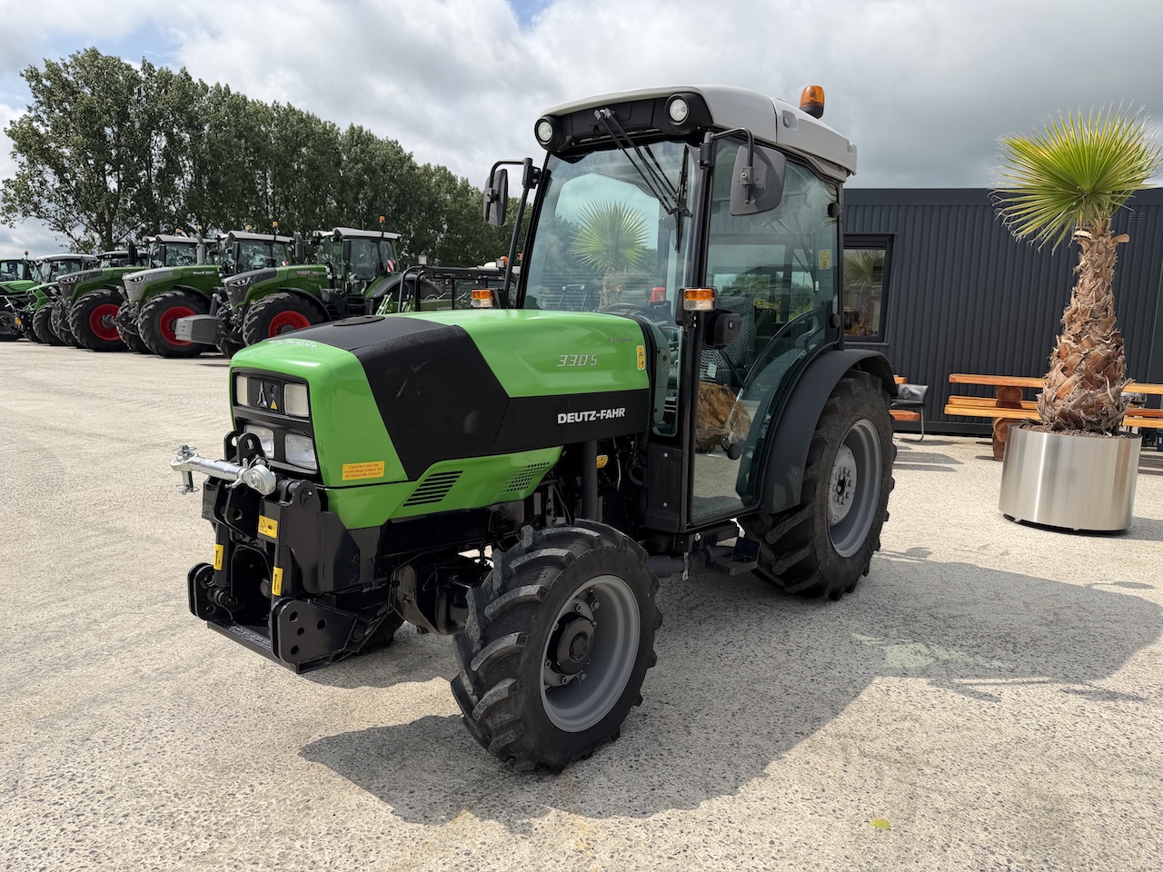 Deutz Fahr S 330 DT Smalspoortrekker 2023