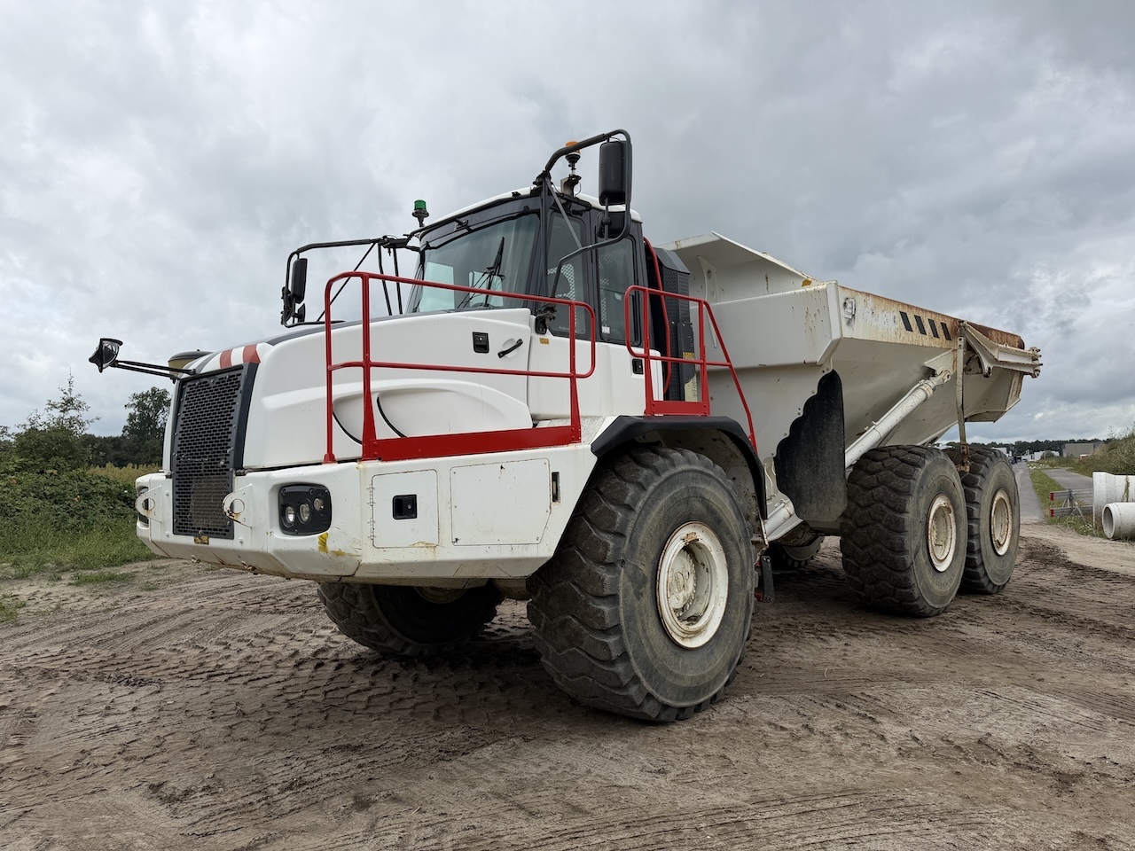 Bell B40D 9025 hrs!! 2 units available 2015