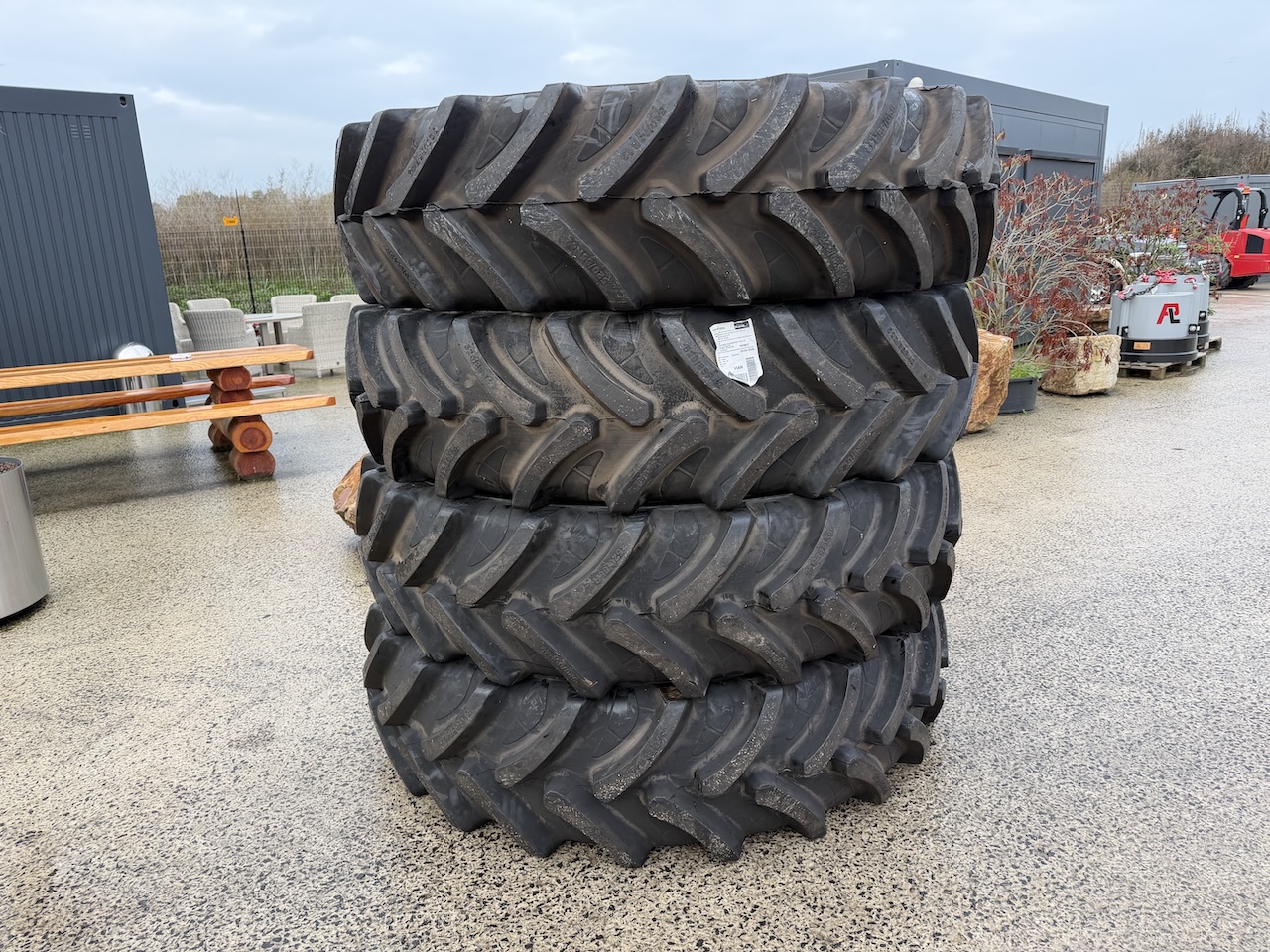 520/85R42 Agri banden set (4x) nieuw 